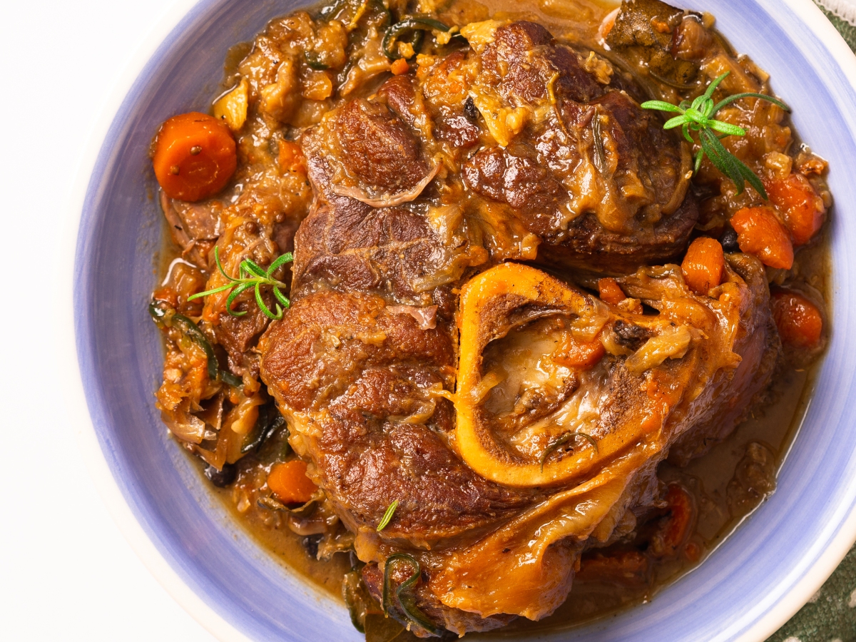 BRAISED CROSS-CUT BEEF SHANK WITH CARROTS AND ONIONS – OSSO BUCO
